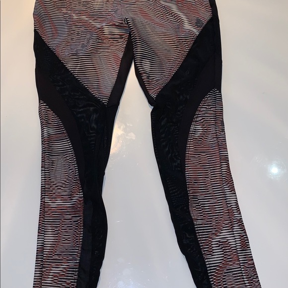 KORAL Sahara and black high rise leggings - Picture 9 of 10